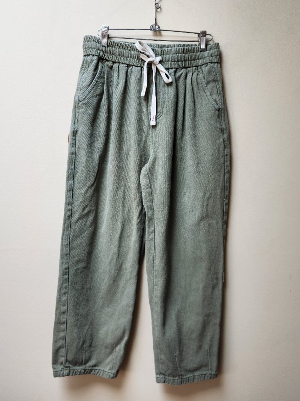 Green cotton barrel leg pants / Dian Fan